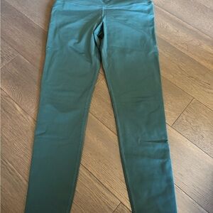 Alo Medium High-Rise Airbrush Leggings in Midnight Green